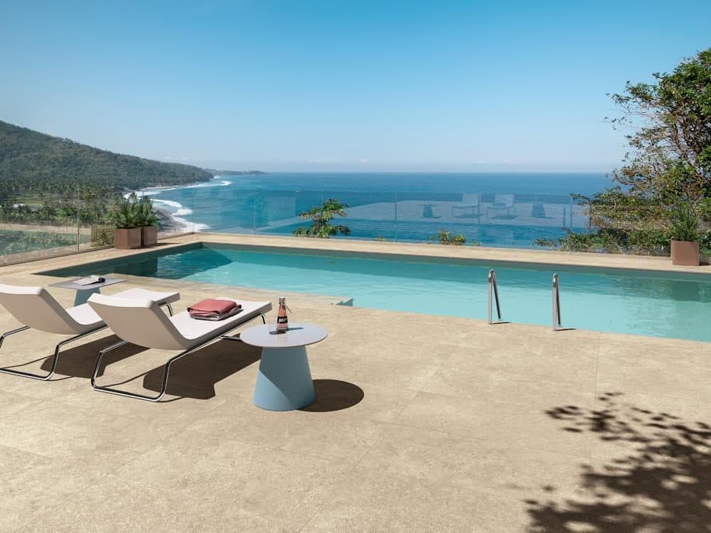 Precious Beige Bocciardata, abords de piscine