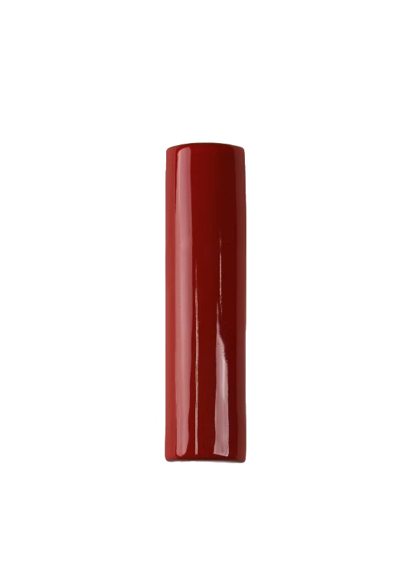 Montreal, baguette bombée en demi-cylindre émail rouge, carreau en grès émaillé fait main au Portugal, Barro