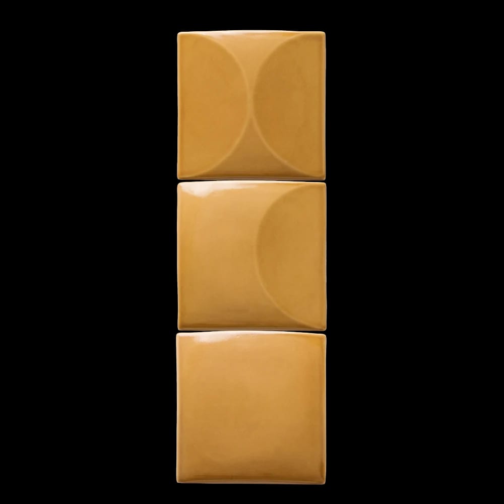 Pulco, carreaux carrés à quart de cercle en relief émail ocre, design Christian Haas, carreau en grès émaillé fait main au Portugal, Barro