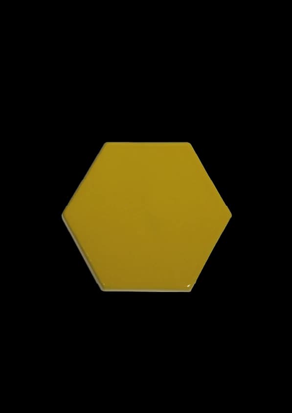 Rome, tomette hexagonale émail jaune moutarde, carreau en grès émaillé fait main au Portugal, Barro