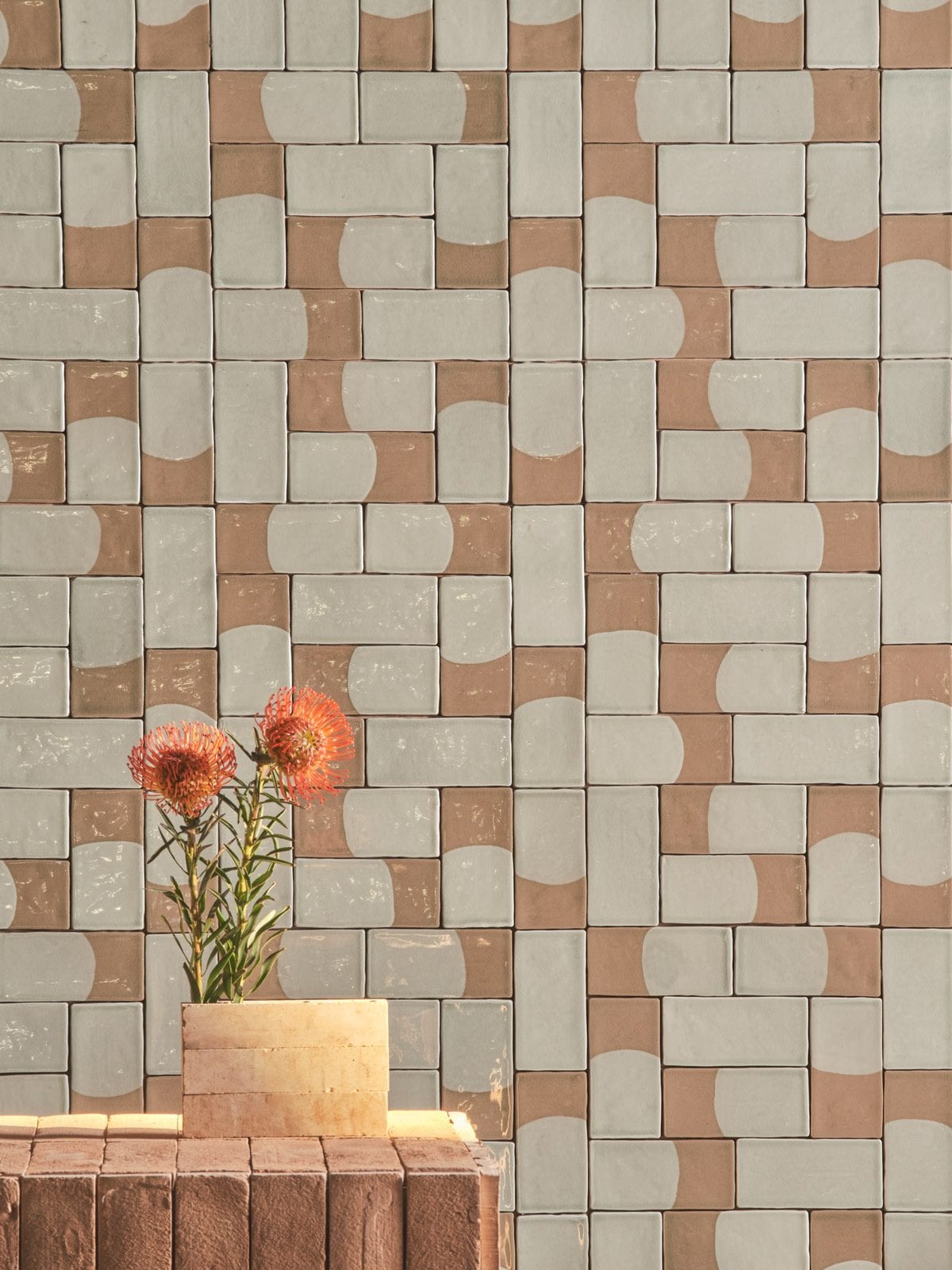 Alveo, carrelage mural terre cuite émaillée bicolore, Fornace Brioni, collection Fluviale